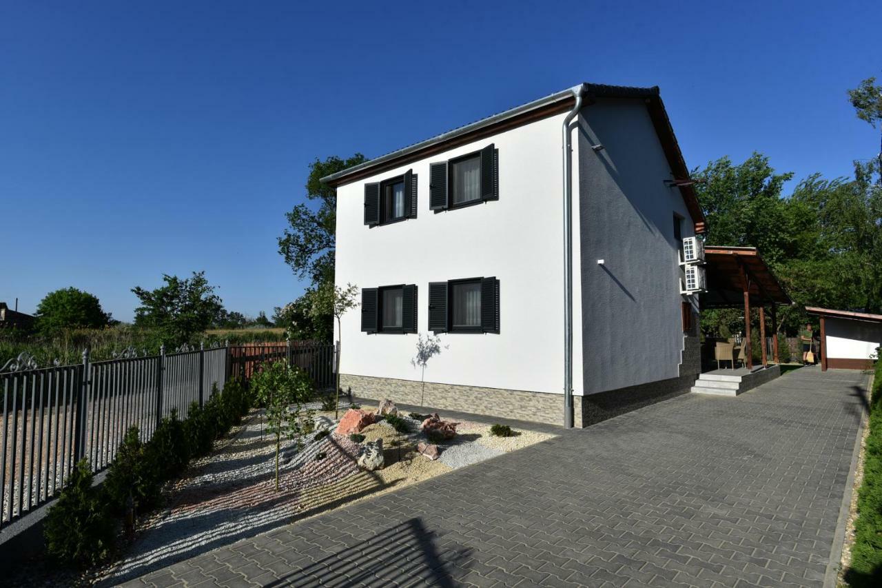 Sirály Apartman Hajdúnánás Exterior foto